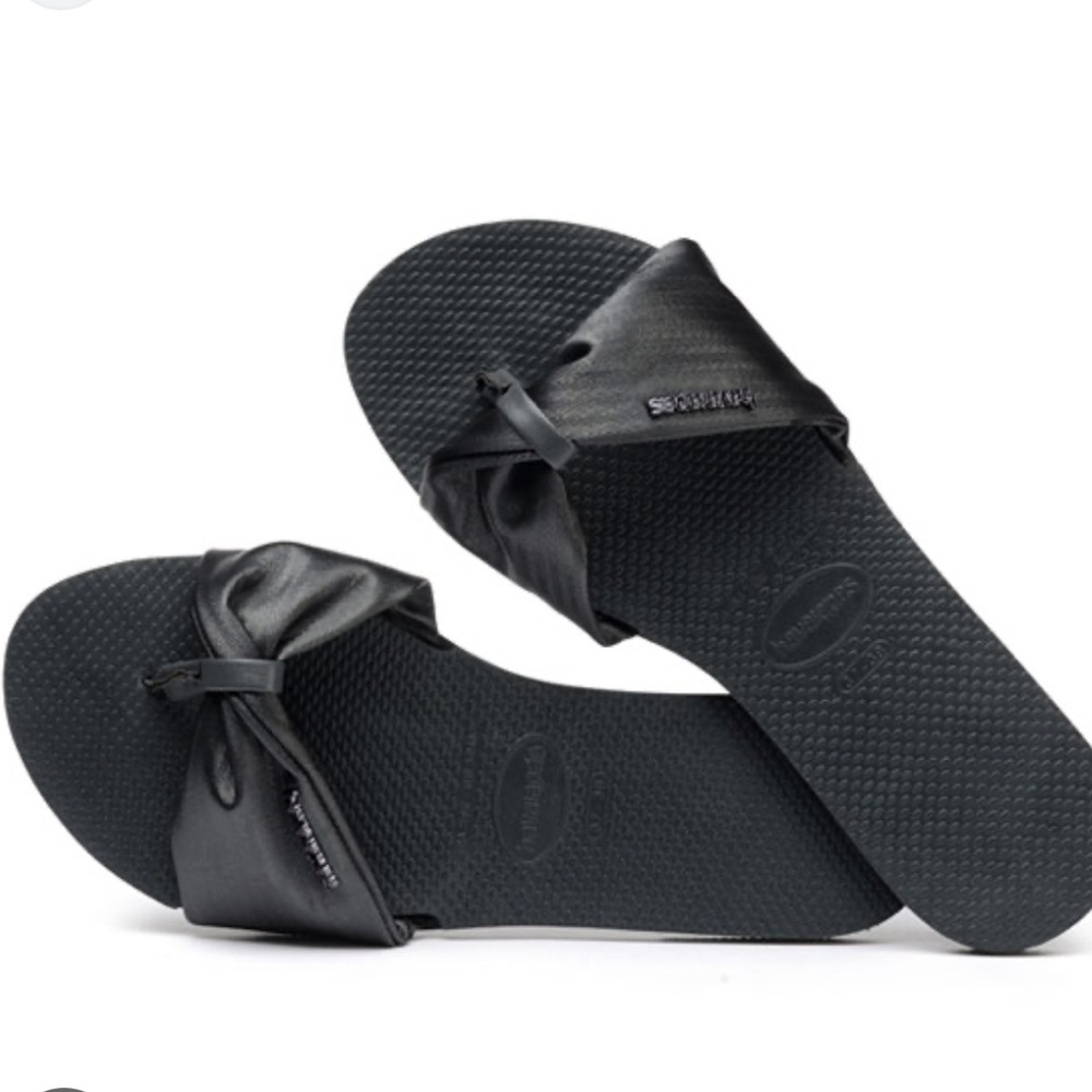 Havaianas You St.Tropez Lush Flip Flop in New Graphite
Size 7/8W